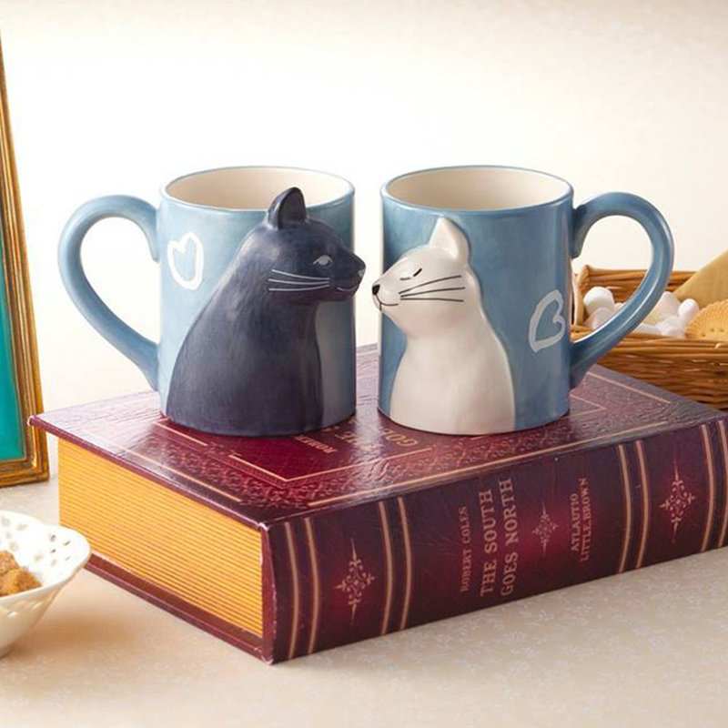 Japanese sunart on the cup - cats kiss