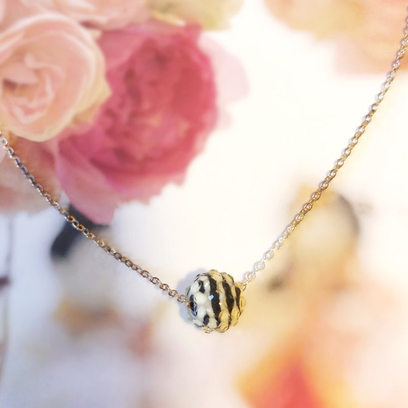 Three-dimensional glass bead necklace, necklace charm NEC-003