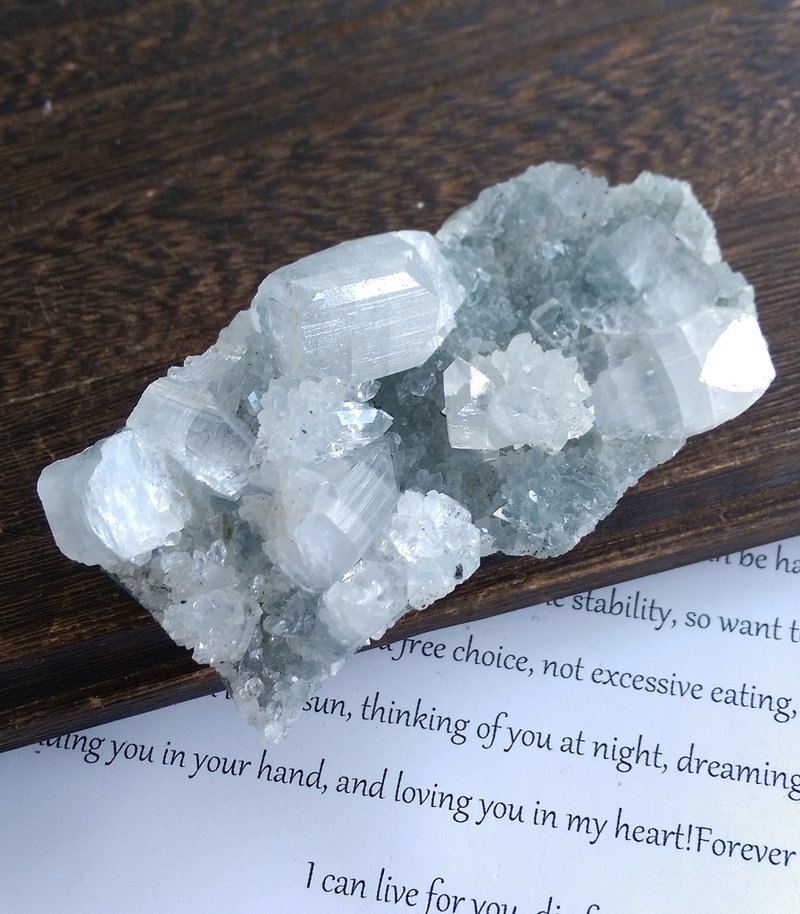 Apophyllite 印度產地 魚眼石 沸石共生 天然礦石 原礦 - 擺飾/家飾品 - 其他材質