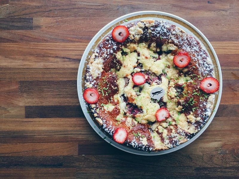 Berry cheese lemon souffle cake
