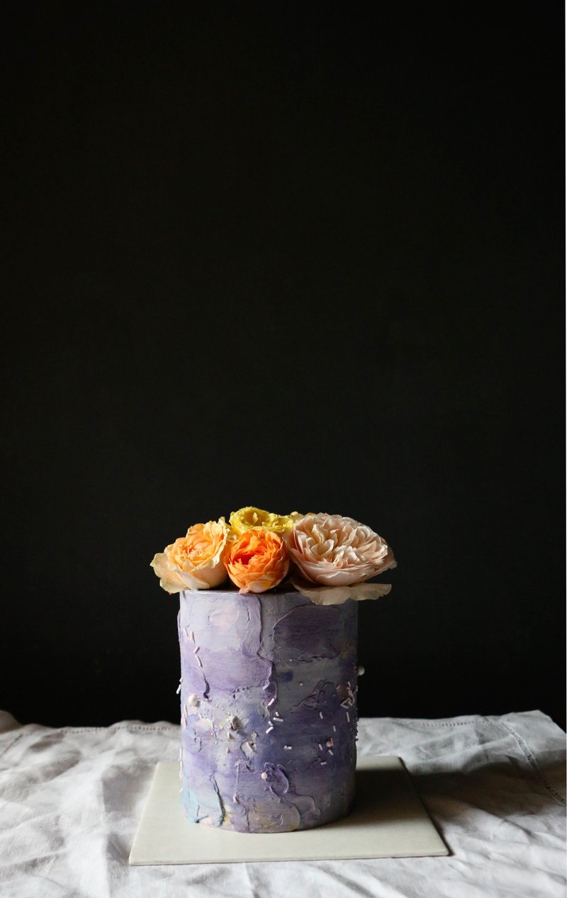 Customized birthday cake, styling cake