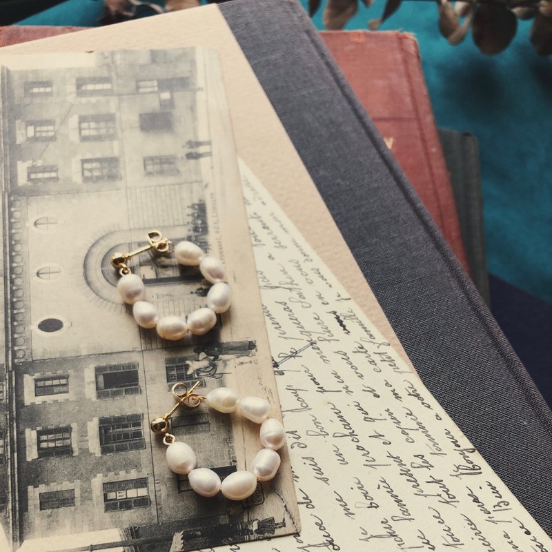 Back buckle pearl earrings