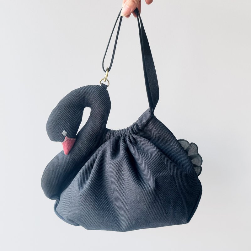 スワン【 ポーチM 】黒鳥巾着ハンドバッグ 30日程で発送 - 手提包/手提袋 - 棉.麻 黑色