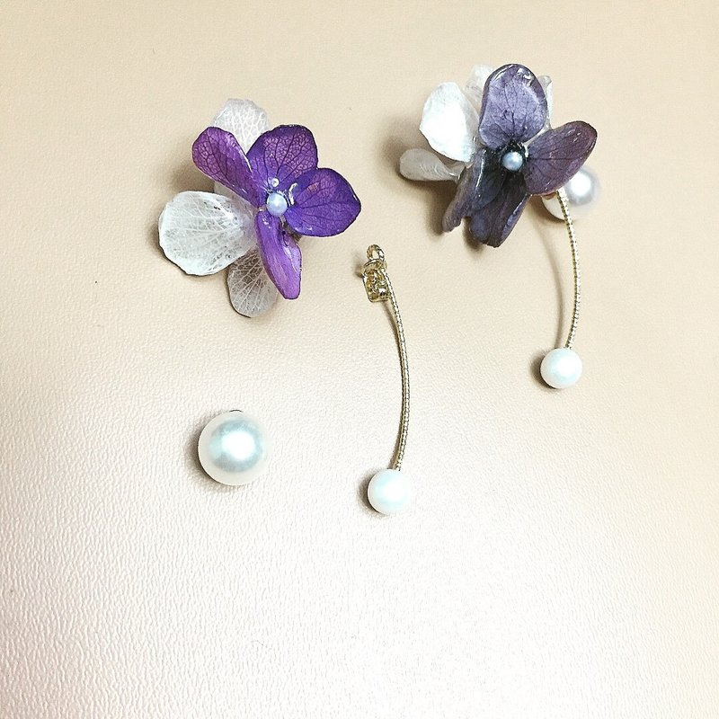 Two-tone real flower earrings can be worn in three ways