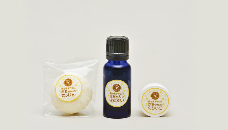 Baby care series Portable travel kit 3 products made a small amount of portable products, is a very cost-effective to go with the package. Set Contents: Lotion (10ml), Skin Care Cream (3g), Hand Soap (15g)