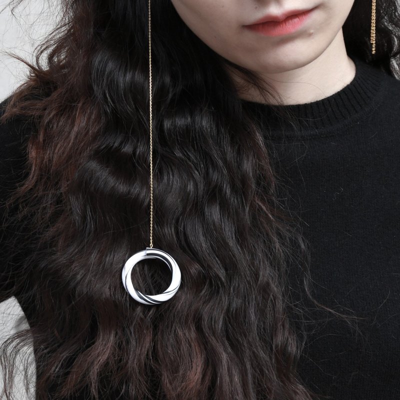 METOOWORKSHOP black and white circle long chain