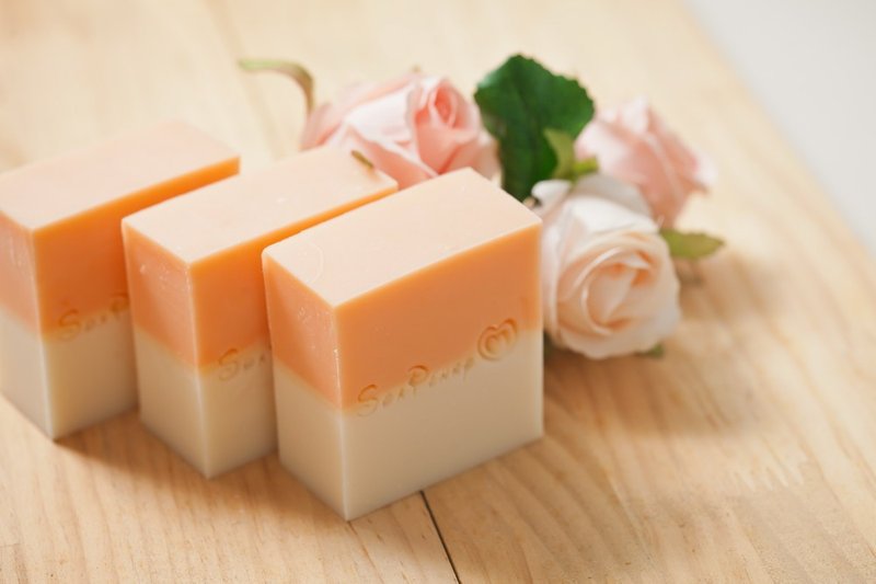 . Micro-fragrance bath. Gardenia / Cape Jasmine. Handmade soap cold.