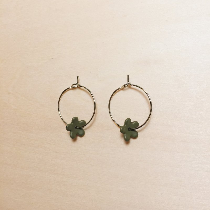 Vintage mini army green flower flower earrings