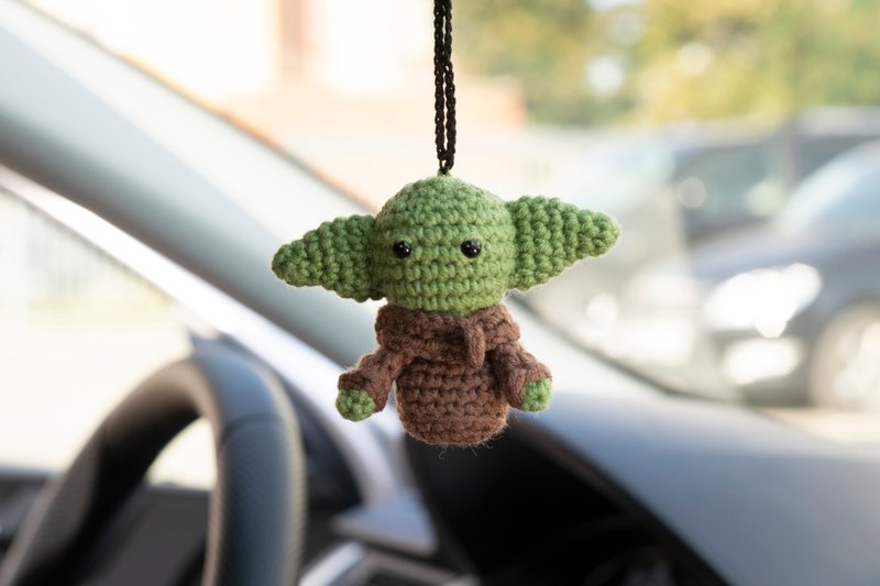 Baby Yoda car accessory, rear view mirror charm, Grogu pendant, 平安車掛, 针织玩具 汽車用品 - 吊飾/掛飾 - 棉.麻 綠色