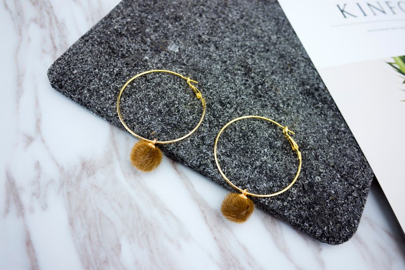 Circle dot Brown Bear Tail Earring Earrings