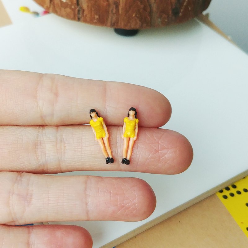 LineWorkLab Miniature model swimsuit lady doll yellow earrings sexy summer time