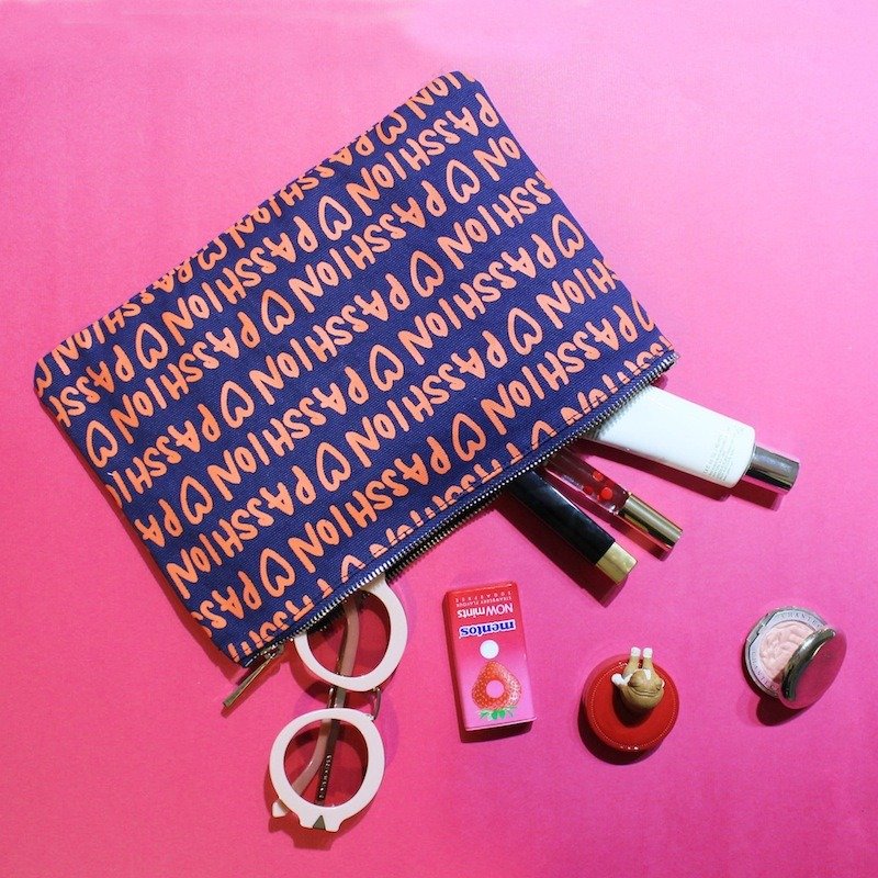 FULL OF PASSHION Envelope Clutch