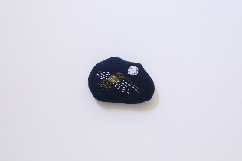 Mountain pin -01