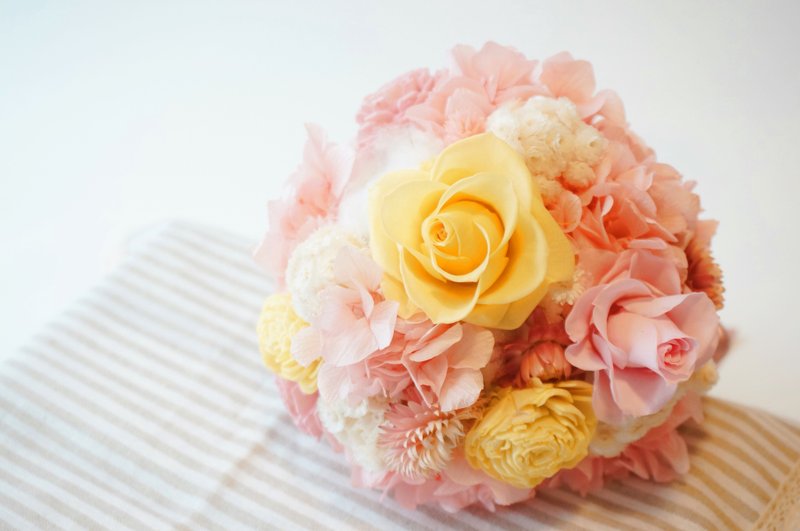 Goose yellow pink does not withhold flowers bouquet dry flowers without the flowers bride wedding bridesmaid outside wedding dress
