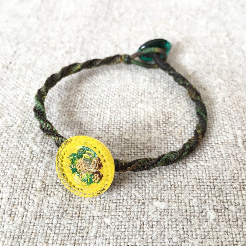 Clover painted gold round glass buttons flax bracelet Czech glass button bracelet