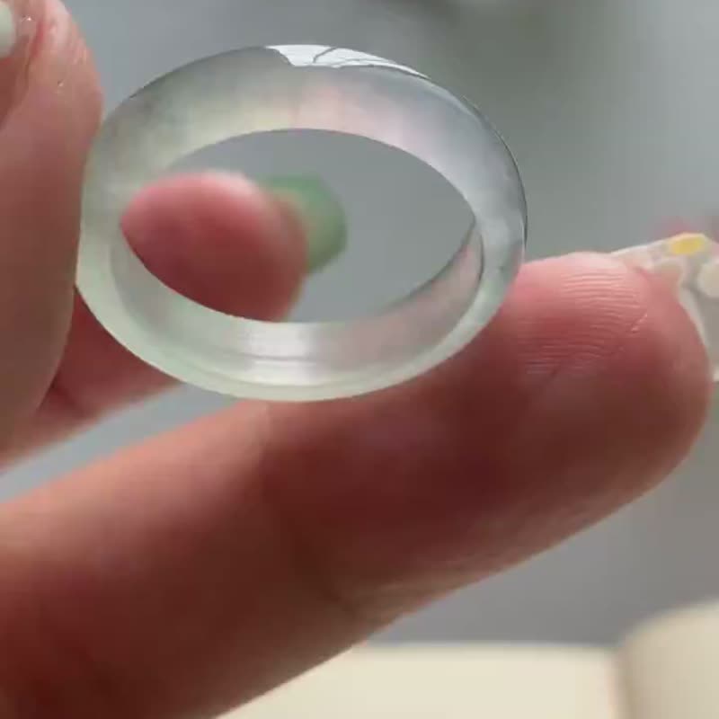 冰種翡翠 天然翡翠 A玉 班指披指指環 • 冰種紫晴熒光翡翠戒指 - 戒指 - 玉石 紫色