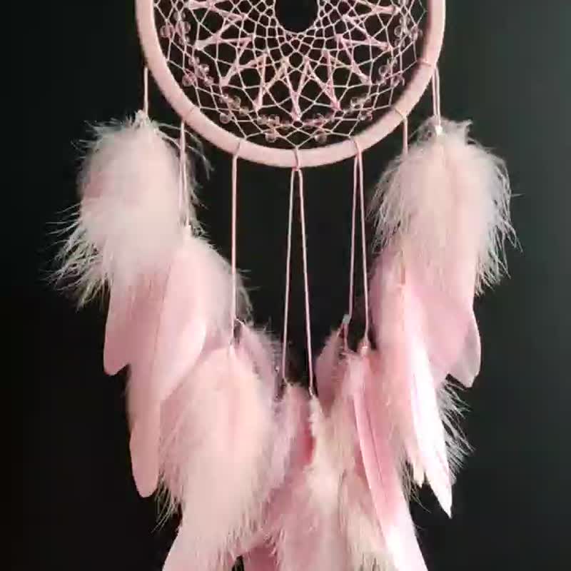 Blush pink dream catcher wall hanging for girl, gift for niece, บลัชดักฝันสีชมพู - 壁貼/牆壁裝飾 - 繡線 粉紅色