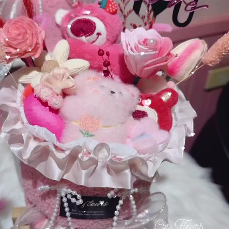 敲可愛草莓熊玩偶永生花花束 情人節花束 生日 告白 週年紀念畢業 - 乾燥花/永生花 - 植物.花 多色