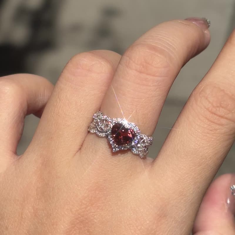 18k金蕾絲戒臂愛心碧璽戒指需訂製 - 戒指 - 寶石 紅色