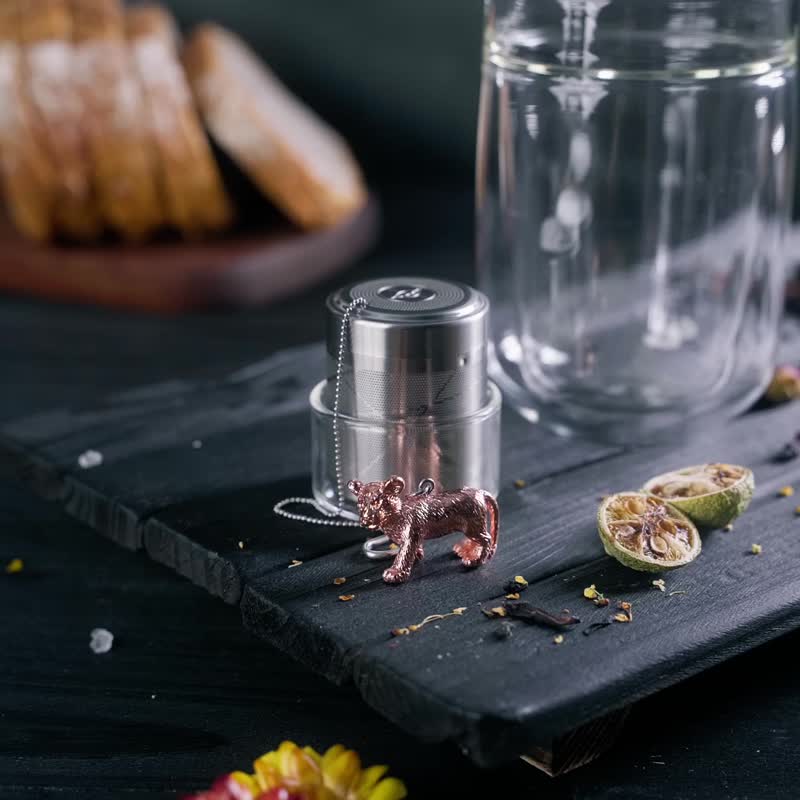 01LIV不銹鋼濾茶器 CHICHI濾茶桶 玫瑰金獅子吊饰帶瓷碗 原創設計 - 茶壺/茶杯/茶具 - 不鏽鋼 金色