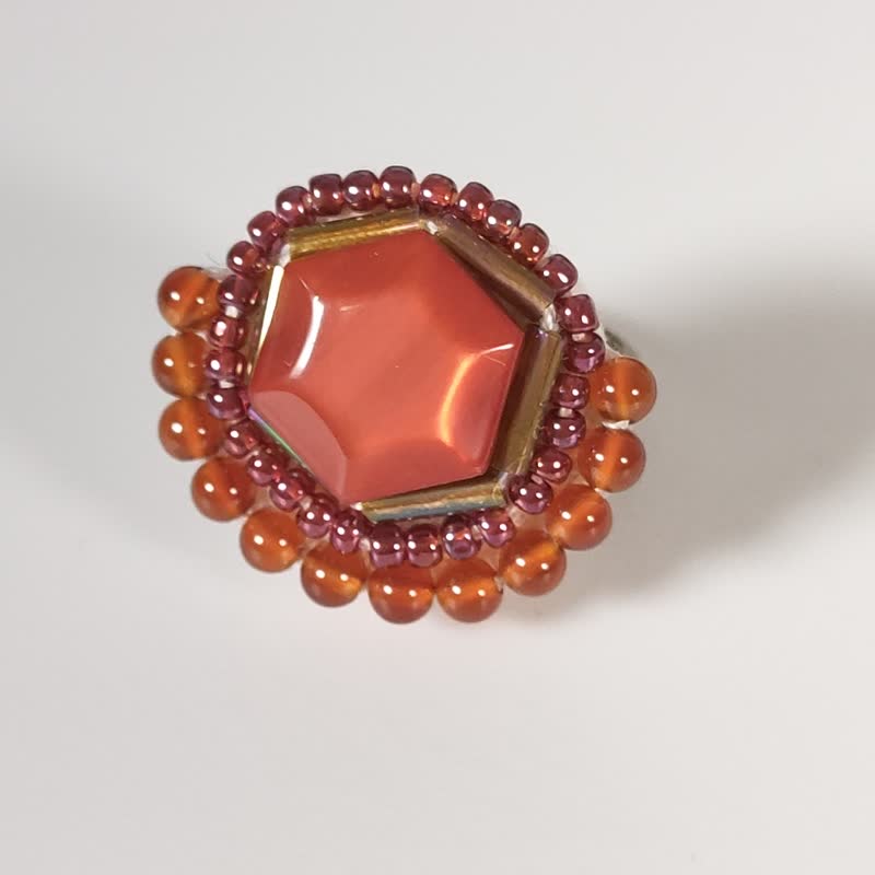 おしゃべりな指輪 12 フリーサイズ ビーズ刺繍のリング ヘキサゴン レッド ゴールド カラフル - 戒指 - 塑膠 紅色