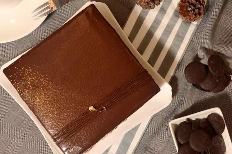 父親節蛋糕推薦：艾波索法式甜點｜巧克力黑金磚方型蛋糕