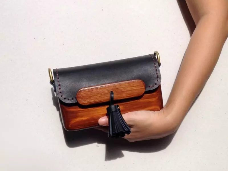 泰國包包推薦：WOODVIEW 黑色小型木頭長方形手拿包
