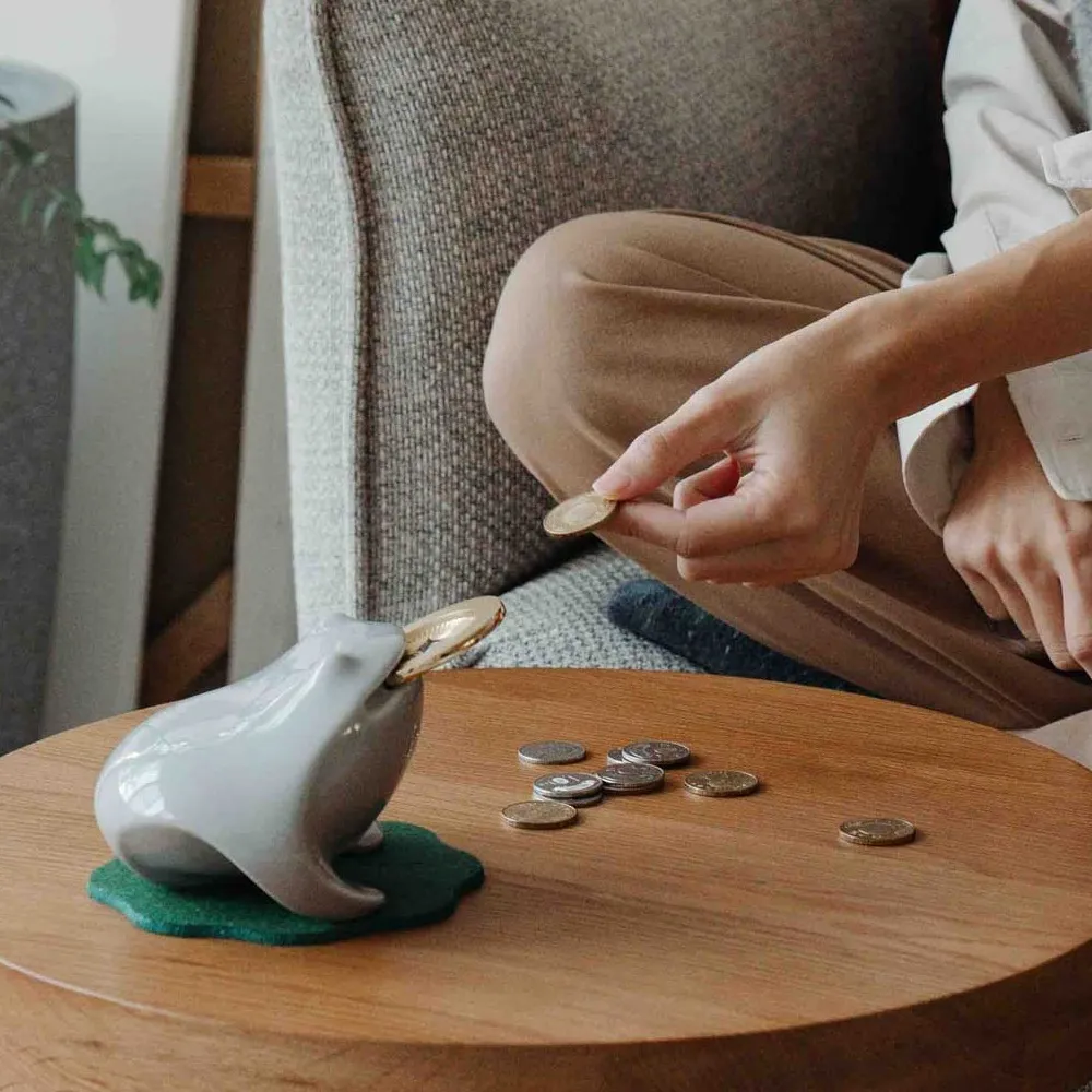 火象星座特質:揪吉聚寶獨享組-陶瓷撲滿+荷葉坐墊