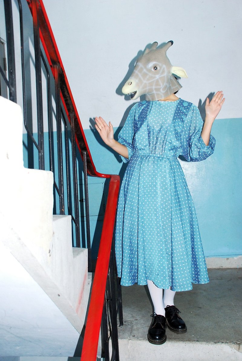 {:::Giraffe 長頸鹿人:::}_水玉點點鄰家女孩鈕扣裝飾古著洋裝 - 連身裙 - 其他材質 藍色