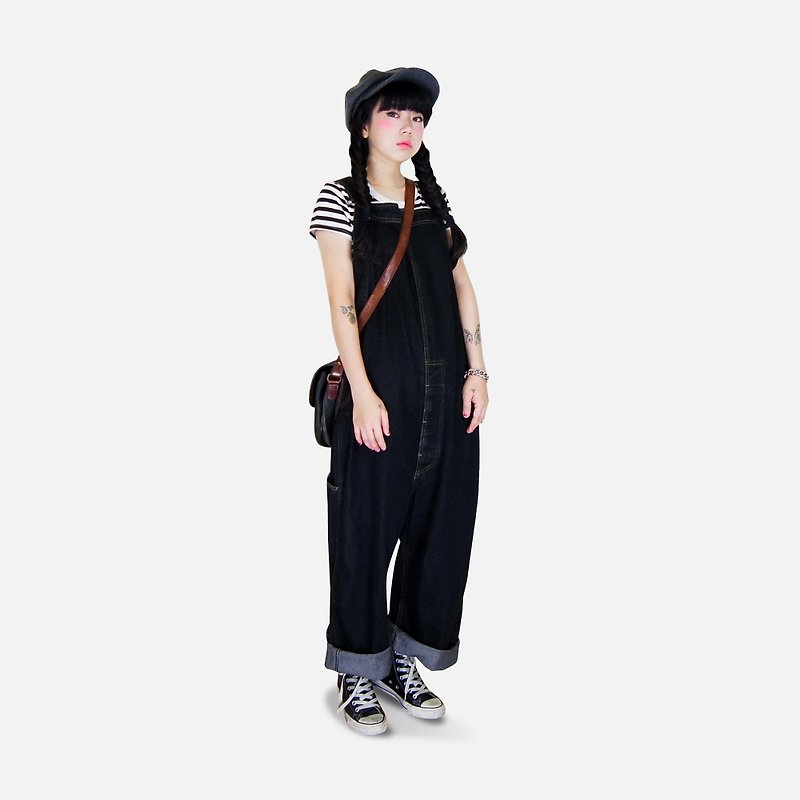 A‧PRANK: DOLLY :: Retro black jumpsuit with VINTAGE Art bag hanging low tannin denim pants Bandwidth - จัมพ์สูท - วัสดุอื่นๆ 