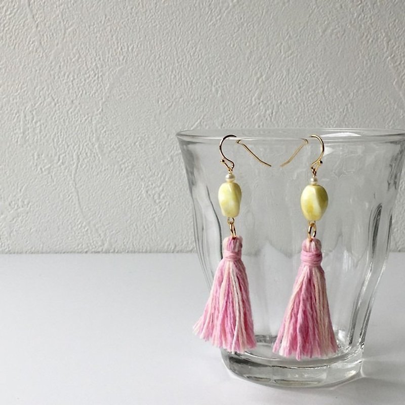 Flickering tassel earrings earring "Pink & White 2" - Earrings & Clip-ons - Cotton & Hemp Pink
