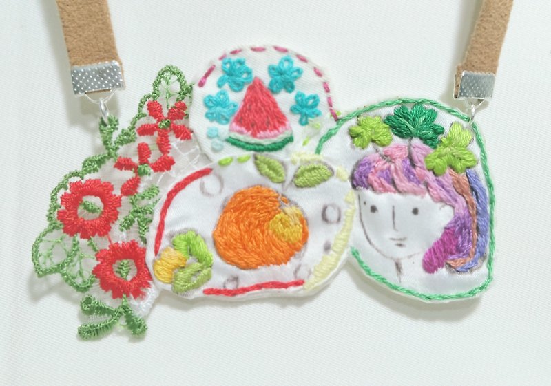 Hand-painted four grass villain children oranges and watermelon embroidery necklace - สร้อยคอ - งานปัก สีเขียว