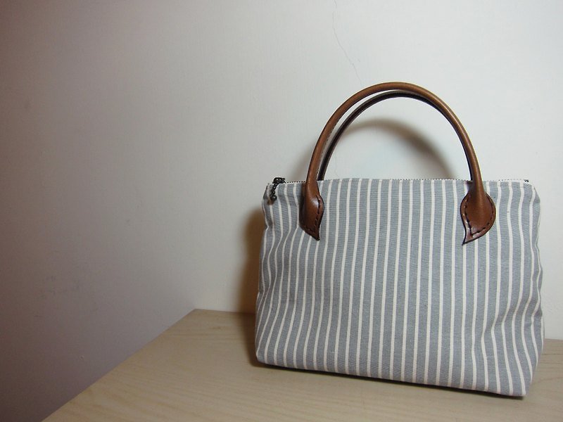手感條紋拉鍊小提包(真皮手把) - Handbags & Totes - Other Materials Gray