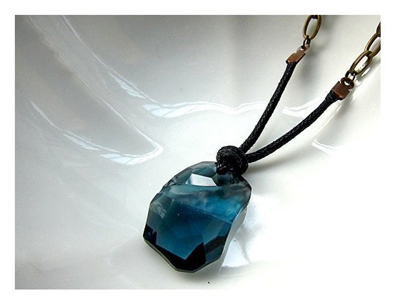 [客製]灰靛藍水晶墜鍊 (to Alphy Shen) - Necklaces - Other Materials Blue