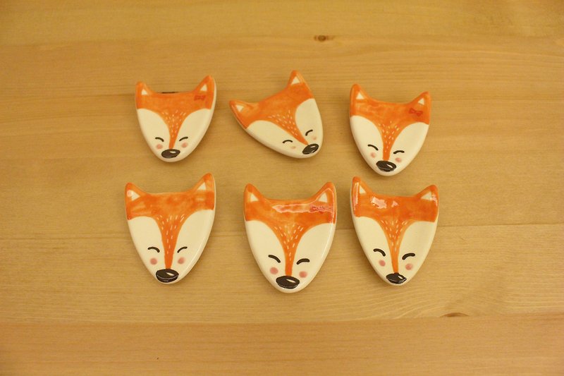 Small fox ~ chopsticks holder (single) - Pottery & Ceramics - Other Materials Multicolor