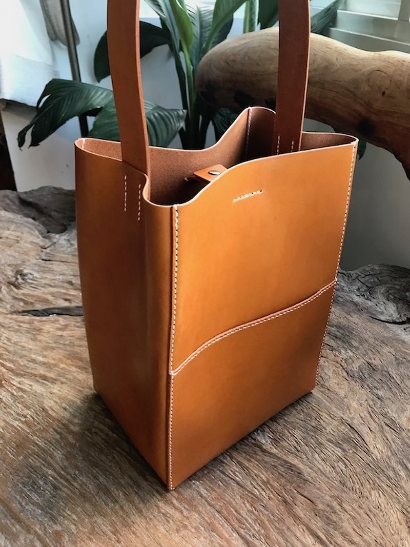 [Minimal square side backpack] vegetable tanned leather / tote bag / large capacity - กระเป๋าแมสเซนเจอร์ - หนังแท้ 
