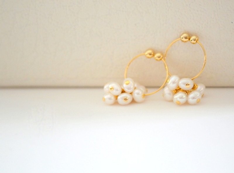 White pearl ring ear clip earrings - Earrings & Clip-ons - Other Metals White