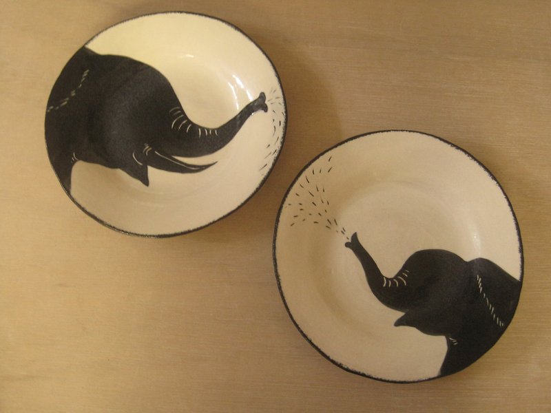 DoDo Handmade Whispers. Animal Silhouette Series-Parent-child Elephant Disc Set (White) - เซรามิก - วัสดุอื่นๆ ขาว