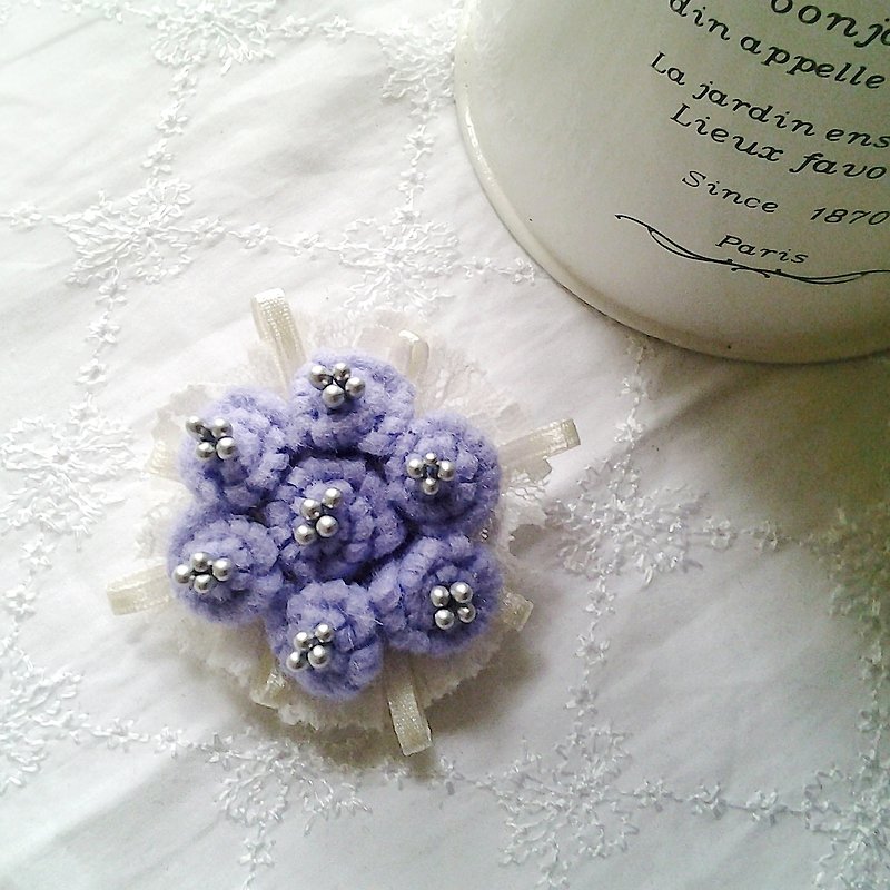 MFP purple cloth blankets handmade lace flowers brooch pin flower bouquet - เข็มกลัด - วัสดุอื่นๆ สีม่วง