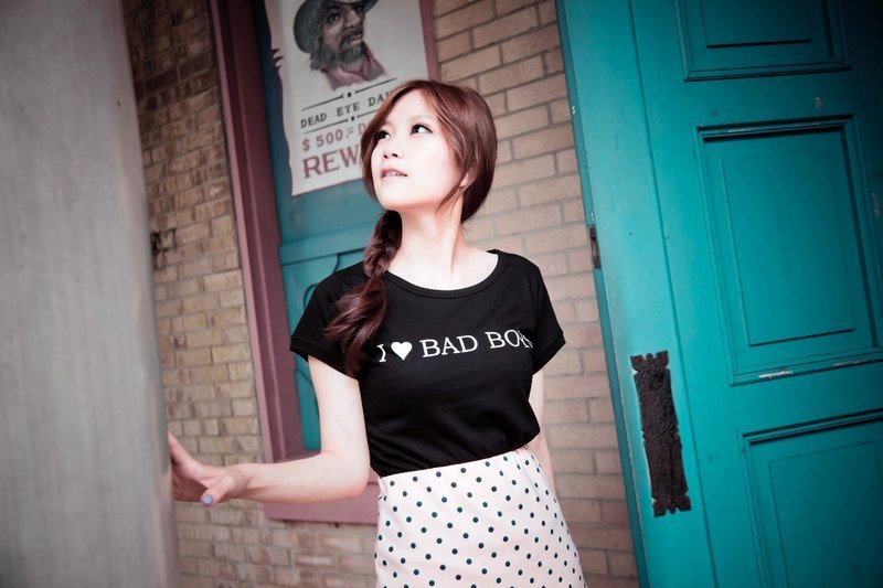 Miss Surprise / I Like Bad Boys 我愛壞男孩 黑色 T恤 - Women's T-Shirts - Cotton & Hemp Black