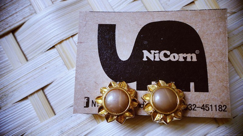 NiCorn hand made - hair happiness - champagne Sun retro earrings (ear clip-on) - ต่างหู - วัสดุอื่นๆ สีนำ้ตาล