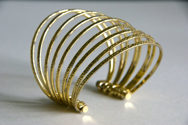 British gold bracelet - สร้อยข้อมือ - โลหะ สีเหลือง