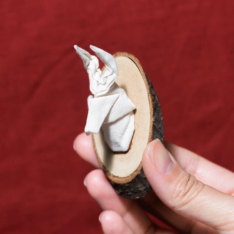 \獵人驕傲/ 摺紙胸針_鹿 - 胸針 - 木頭 咖啡色