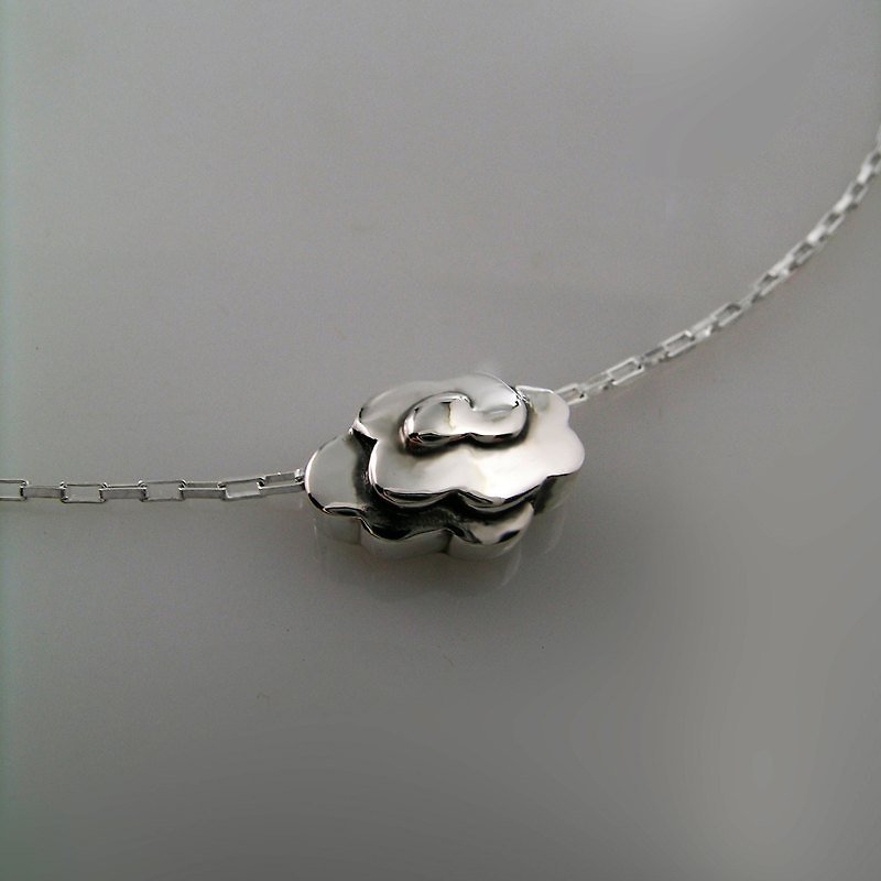 FUHSIYATUO sterling silver pendant with clouds - Necklaces - Other Metals White