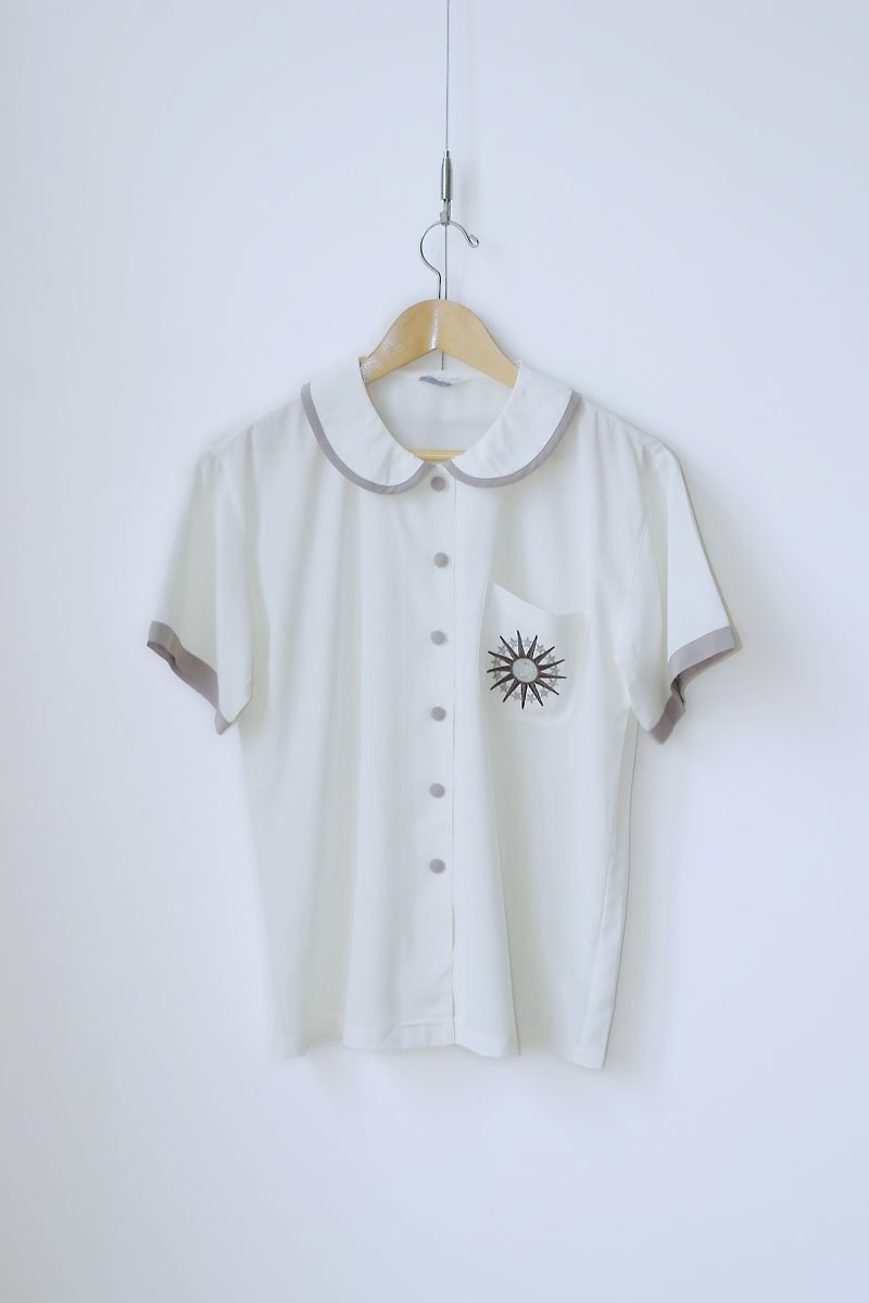 Just pills and cat ♫ ~ embroidered T-shirts sun - เสื้อเชิ้ตผู้หญิง - วัสดุอื่นๆ ขาว