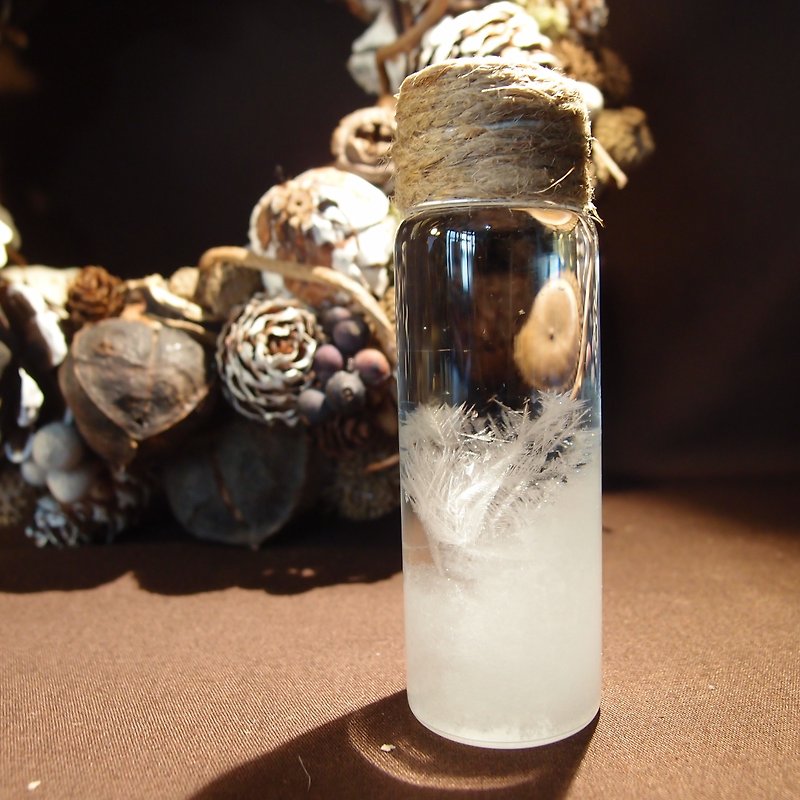 Lettering custom made. Storm glass ❅ "Bald small world." - ของวางตกแต่ง - แก้ว ขาว