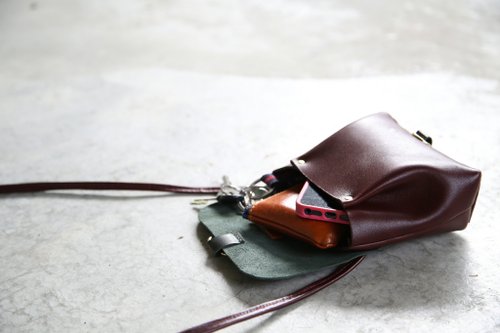 [Peek-A-Boo! I see you!] ZiBAG-017 * Astro Boy Color (Burgundy deep burgundy + deep dark green) *
