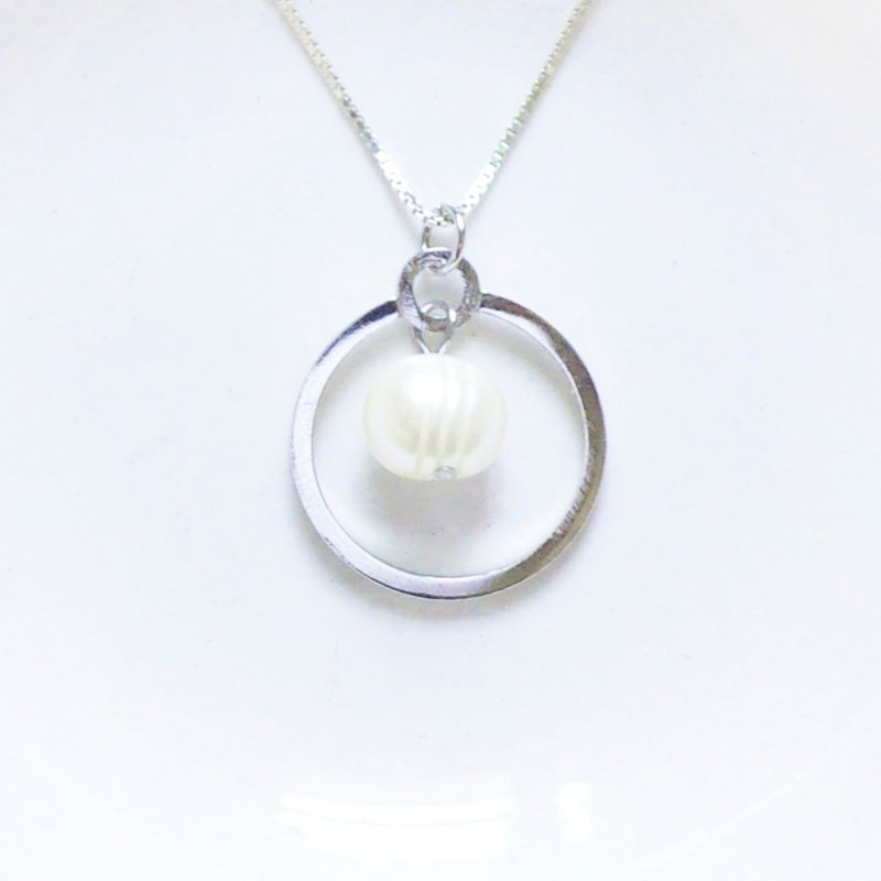 Geometric accessories "Vertex III" Pearl silver pendant necklace - Necklaces - Gemstone White