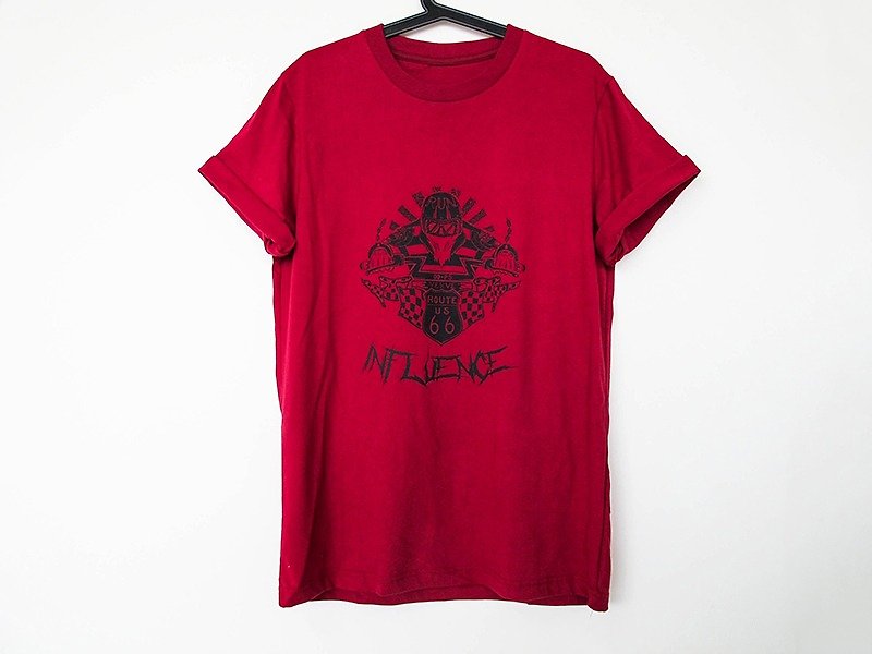 騎士の脱出 - シルクスクリーン印刷// T恤 - Tシャツ メンズ - コットン・麻 レッド