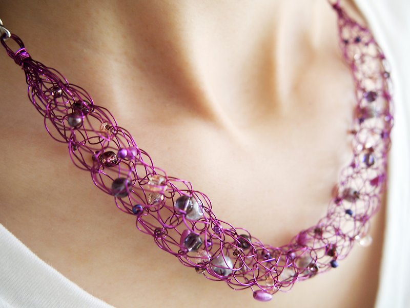 N091 romantic fashion hand-woven Bronze wire with silver purple imitation pearls deepen purple acrylic bead necklace - สร้อยคอ - วัสดุอื่นๆ สีม่วง